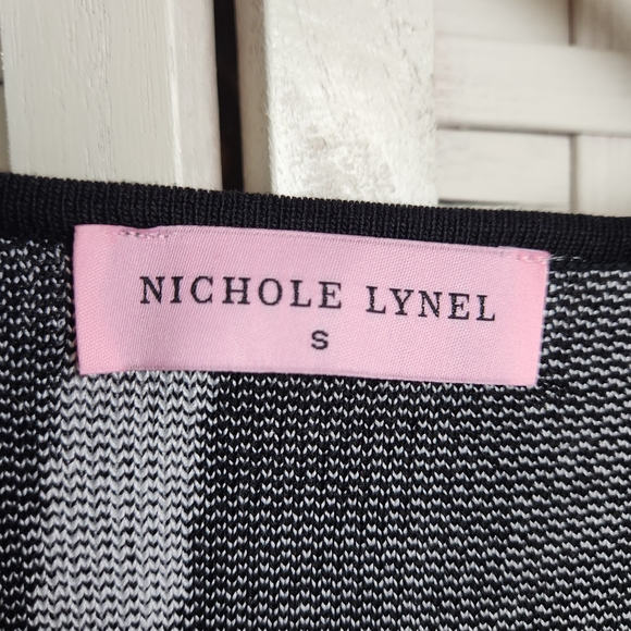 Nichole Lynel Black‎ And White Knit Romper Zebra Shorts Size Small - Picture 7 of 8